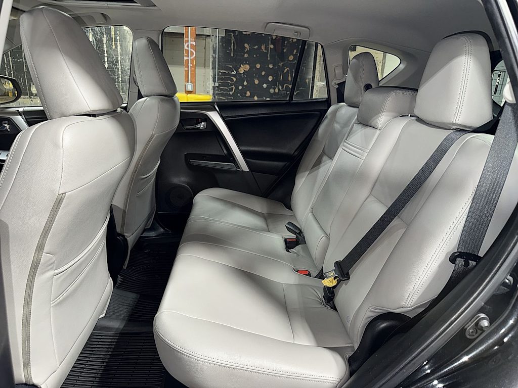Thumbnail: 2016 Toyota RAV4 - 12