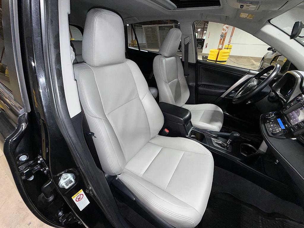 Thumbnail: 2016 Toyota RAV4 - 11