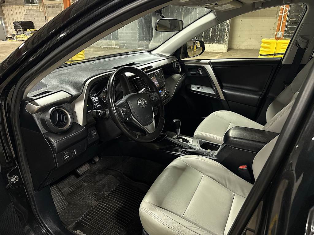 Thumbnail: 2016 Toyota RAV4 - 9