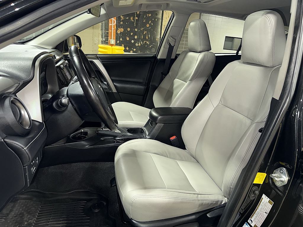 Thumbnail: 2016 Toyota RAV4 - 10