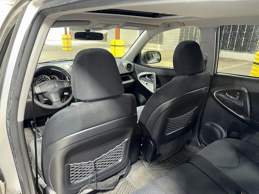 Thumbnail: 2012 Toyota RAV4 - 32