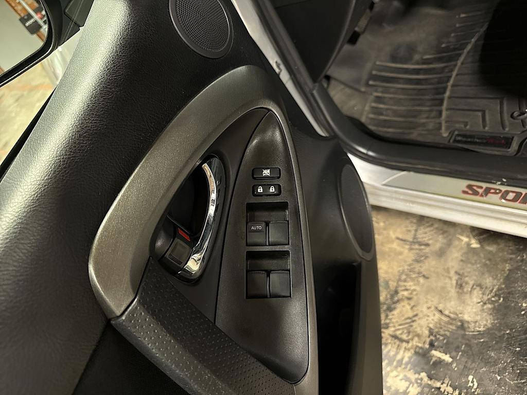 Thumbnail: 2012 Toyota RAV4 - 27