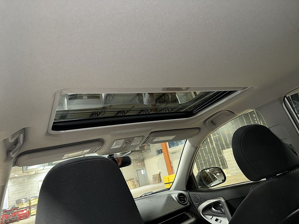 Thumbnail: 2012 Toyota RAV4 - 28