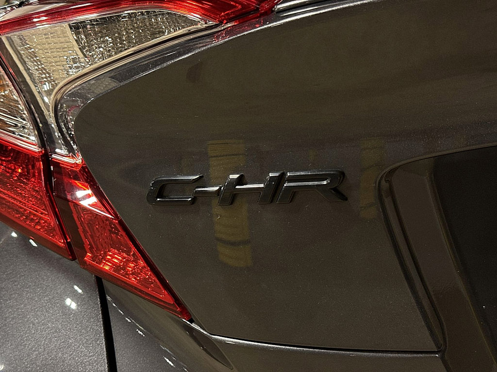 Thumbnail: 2022 Toyota C-HR - 5