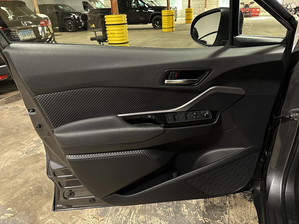 Thumbnail: 2022 Toyota C-HR - 29