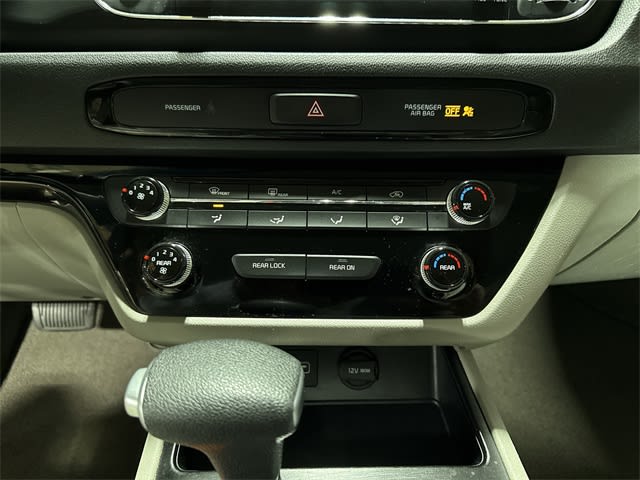 2020 Kia Sedona LX 26