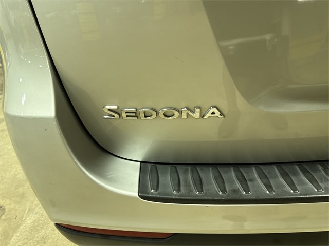 2020 Kia Sedona LX 29