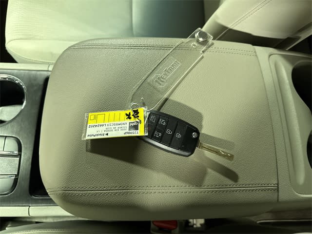 2020 Kia Sedona LX 33