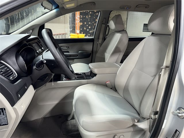 2020 Kia Sedona LX 10