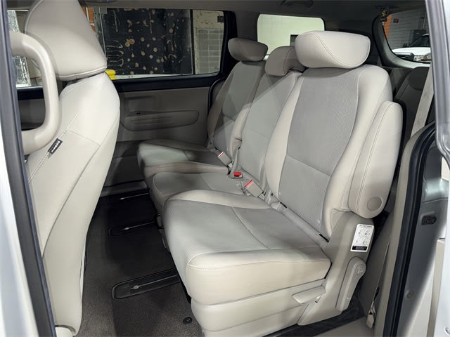 2020 Kia Sedona LX 12