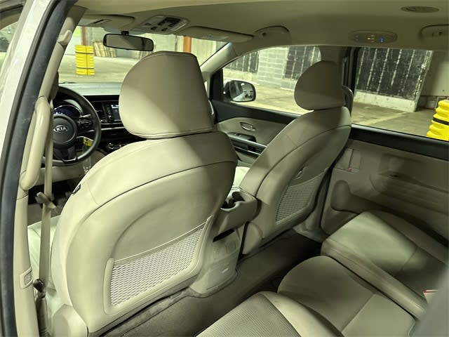 2020 Kia Sedona LX 31