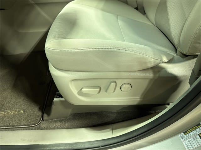 2020 Kia Sedona LX 27