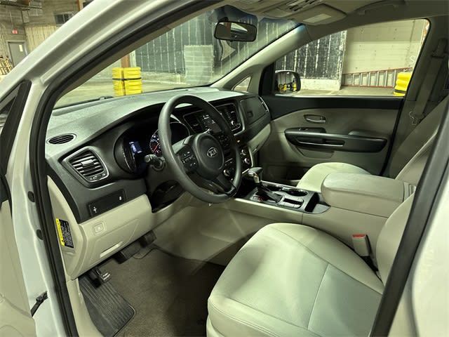 2020 Kia Sedona LX 9