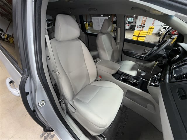 2020 Kia Sedona LX 11