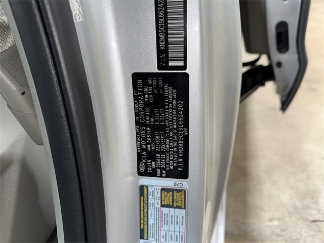 2020 Kia Sedona LX 24