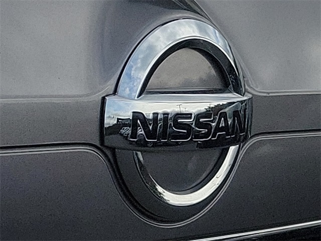 2015 Nissan Rogue S 24