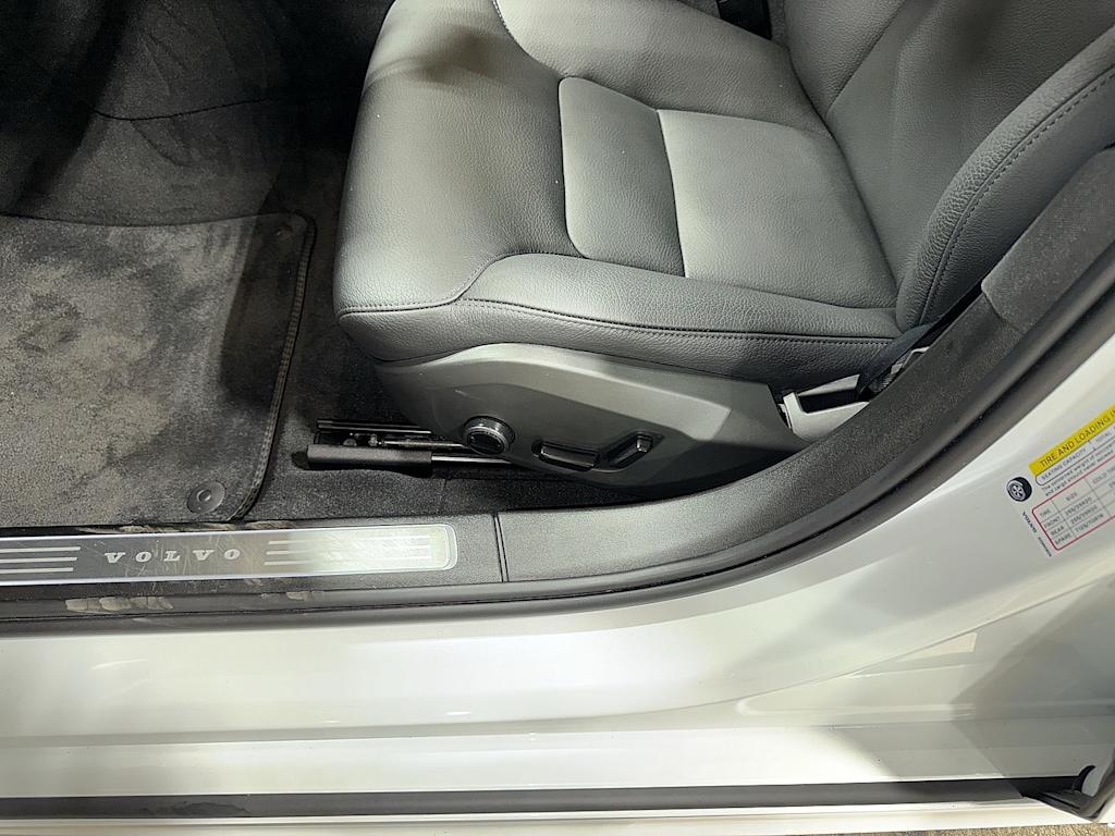 Thumbnail: 2025 Volvo S90 - 28