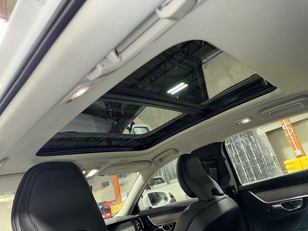 Thumbnail: 2025 Volvo S90 - 29