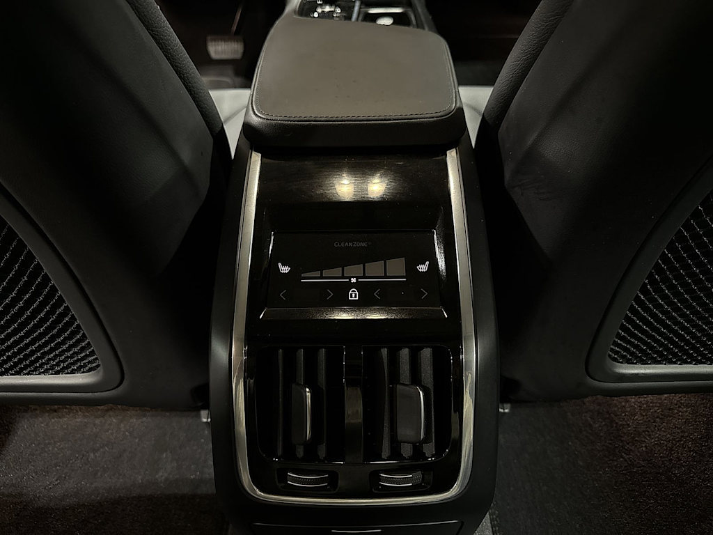 Thumbnail: 2025 Volvo S90 - 32