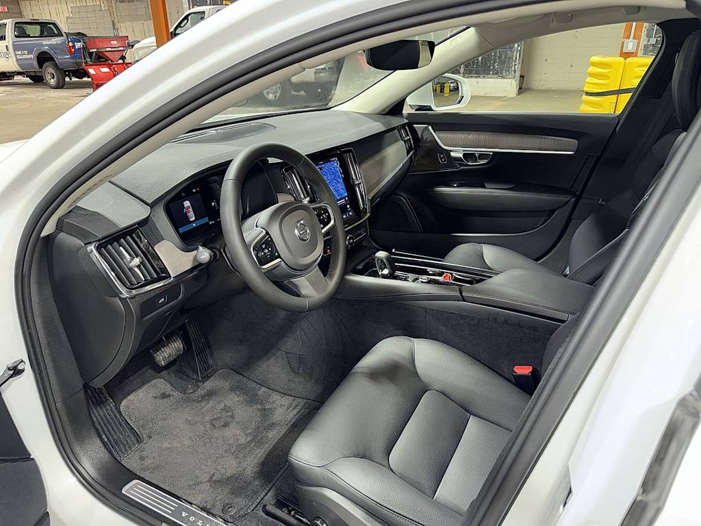 Thumbnail: 2025 Volvo S90 - 33