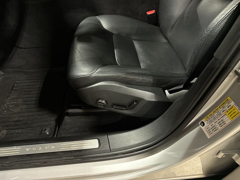 Thumbnail: 2018 Volvo XC60 - 27