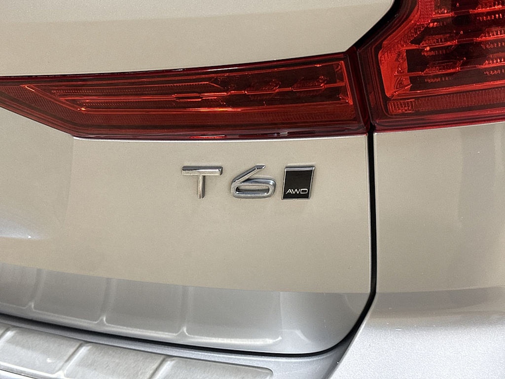 Thumbnail: 2018 Volvo XC60 - 30