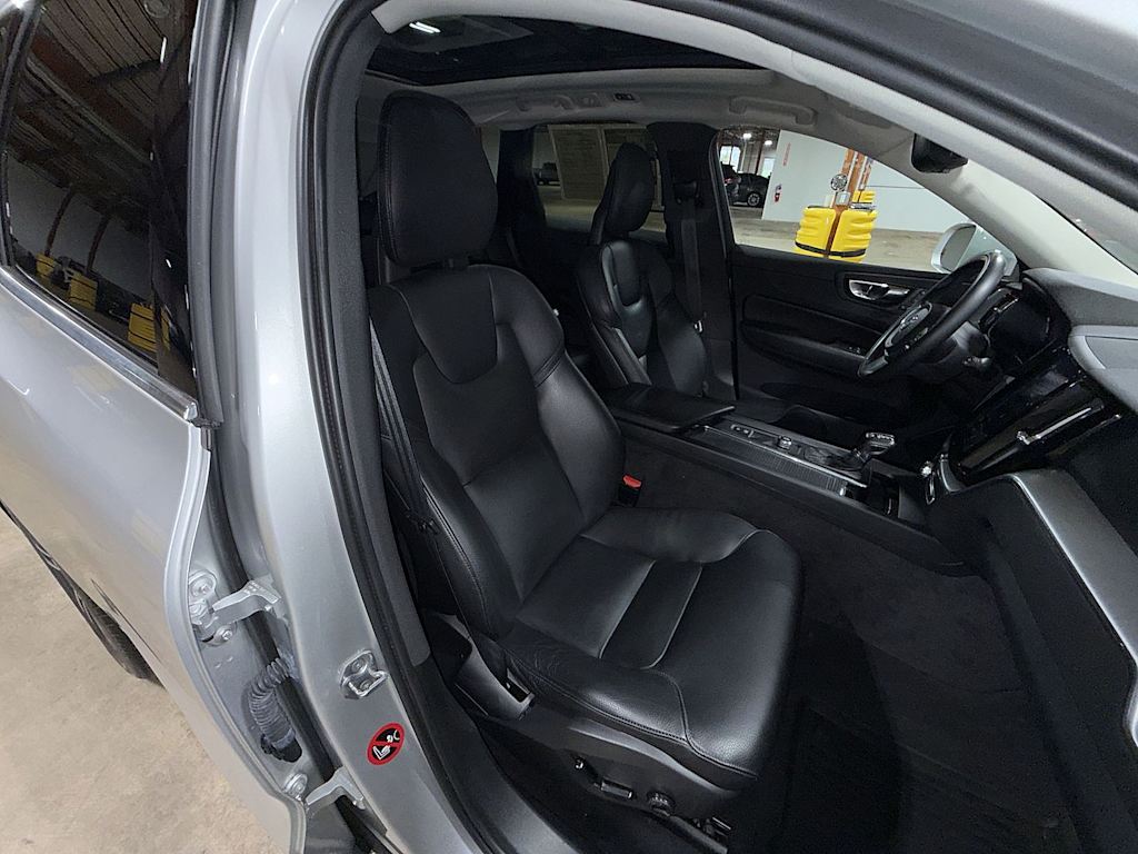 Thumbnail: 2018 Volvo XC60 - 10