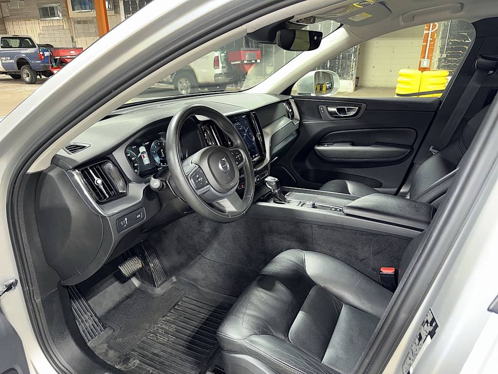 Thumbnail: 2018 Volvo XC60 - 8