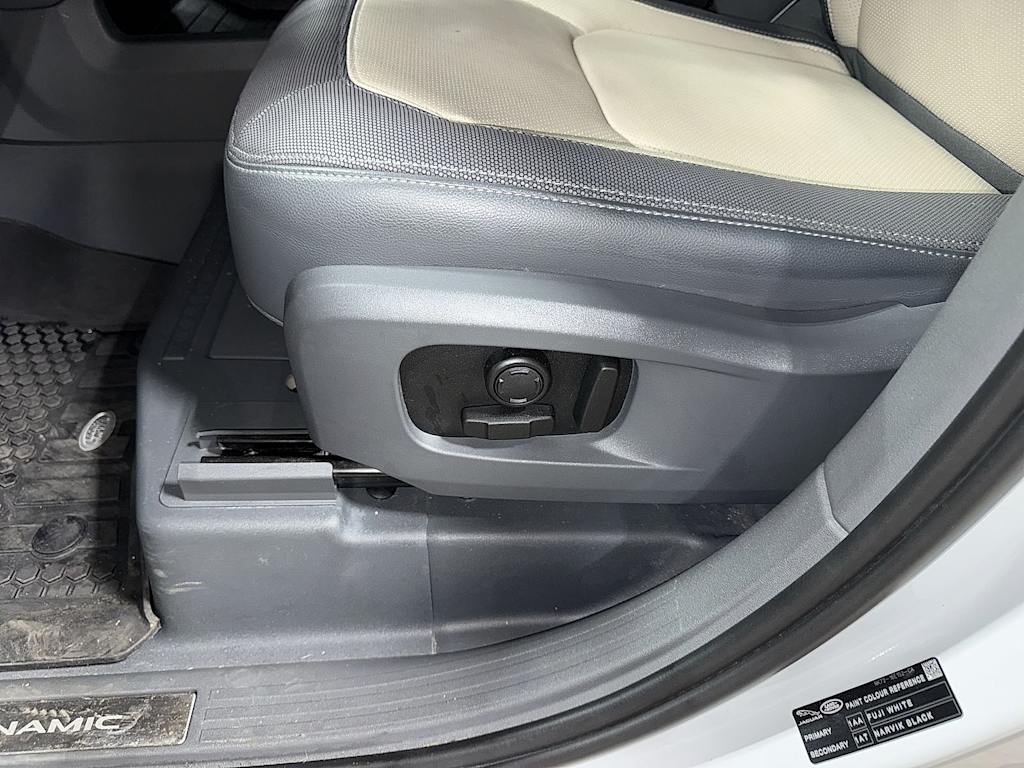 Thumbnail: 2023 Land Rover Defender - 27