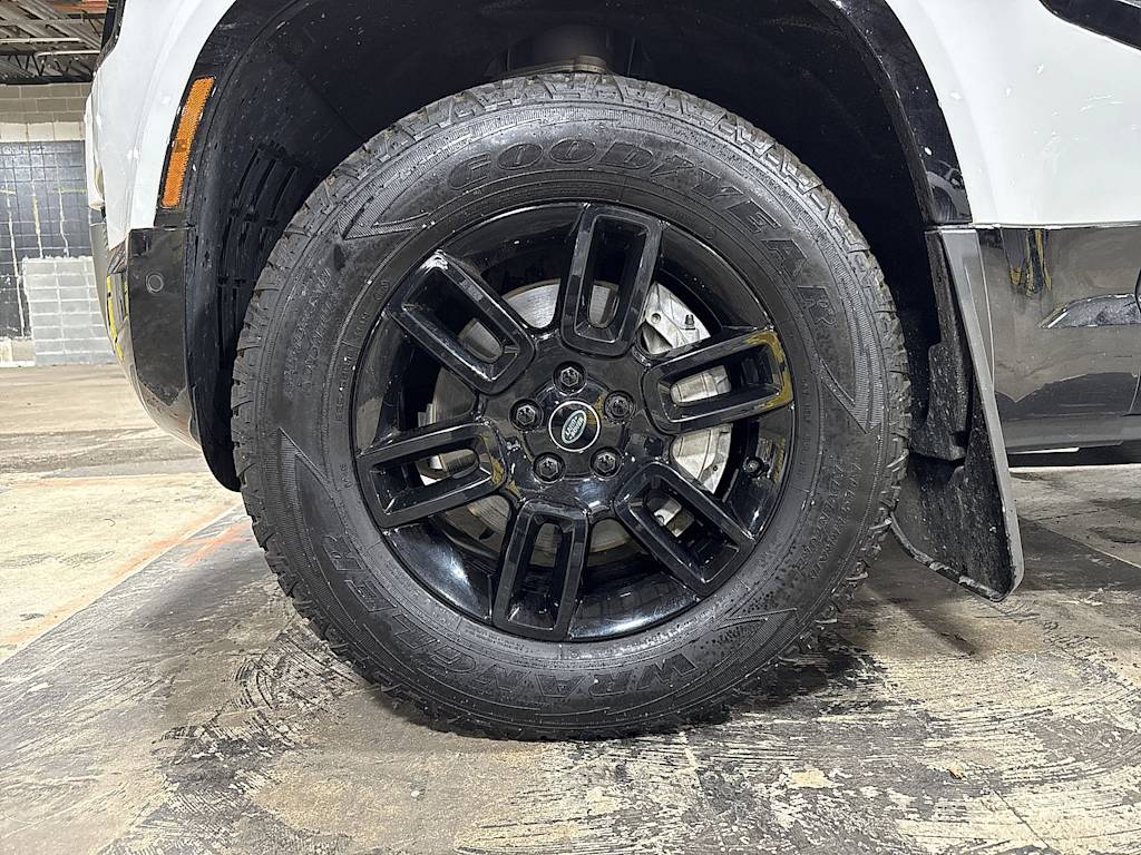 Thumbnail: 2023 Land Rover Defender - 6