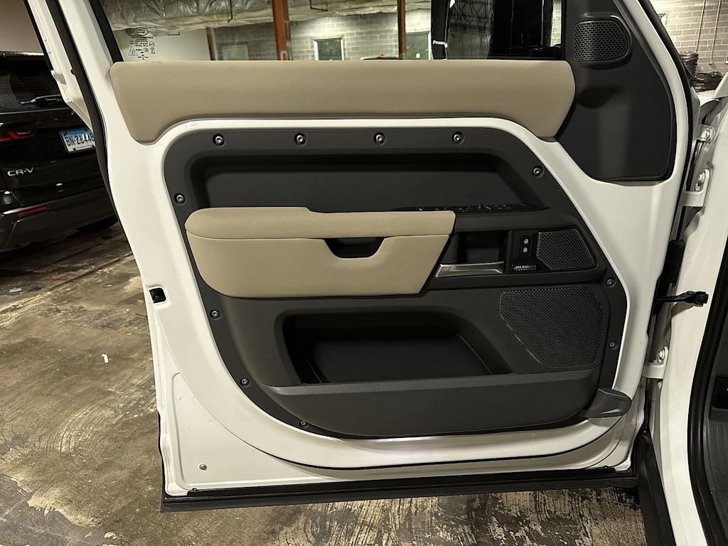 Thumbnail: 2023 Land Rover Defender - 32