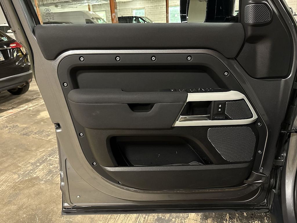 Thumbnail: 2023 Land Rover Defender - 31