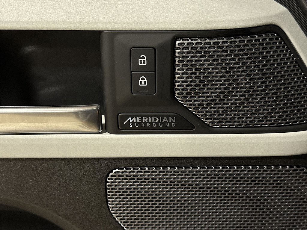 Thumbnail: 2023 Land Rover Defender - 32