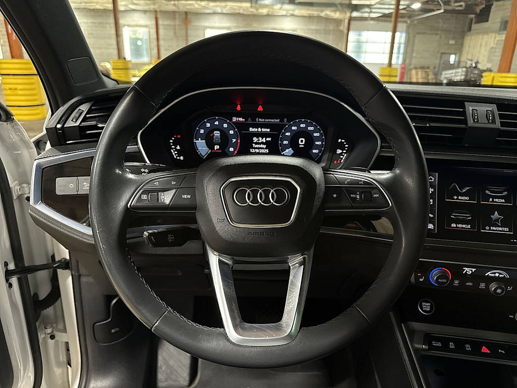 Thumbnail: 2023 Audi Q3 - 2