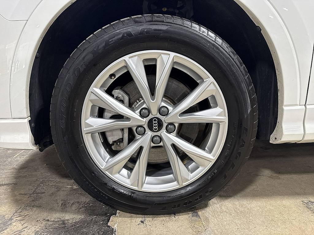 Thumbnail: 2023 Audi Q3 - 6