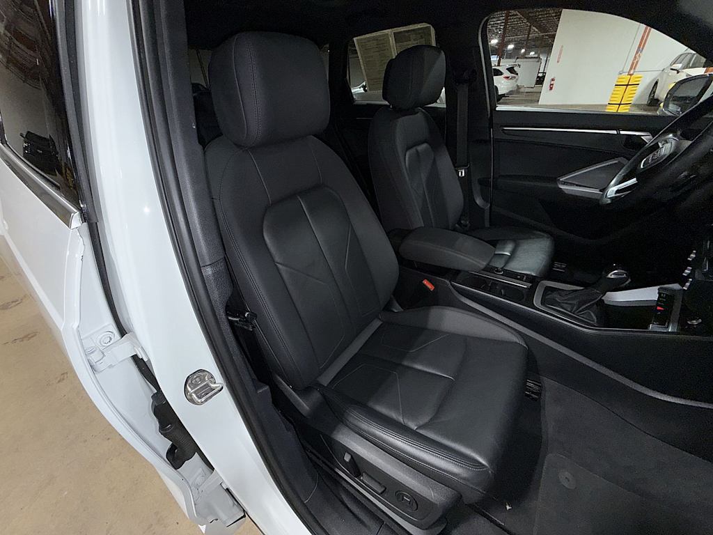 Thumbnail: 2023 Audi Q3 - 9