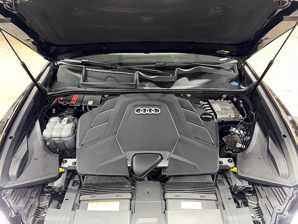 Thumbnail: 2020 Audi Q8 - 8