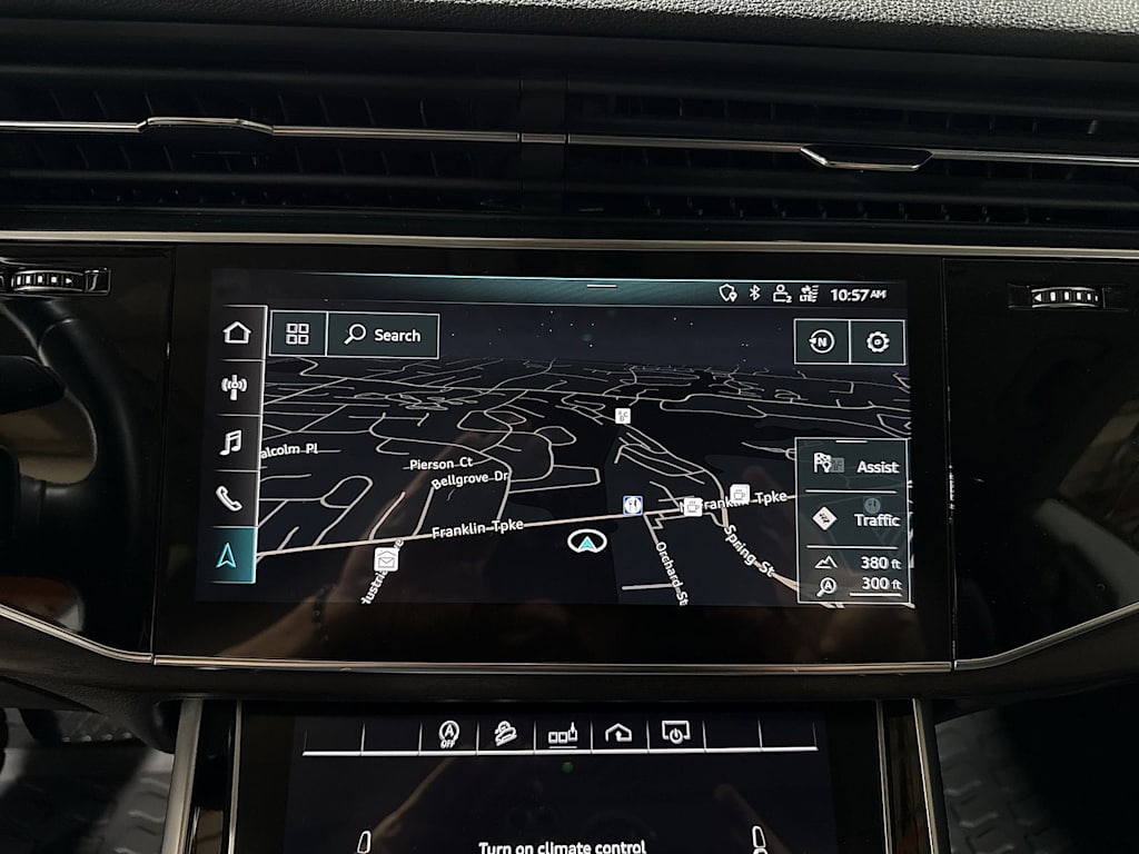 Thumbnail: 2020 Audi Q8 - 23