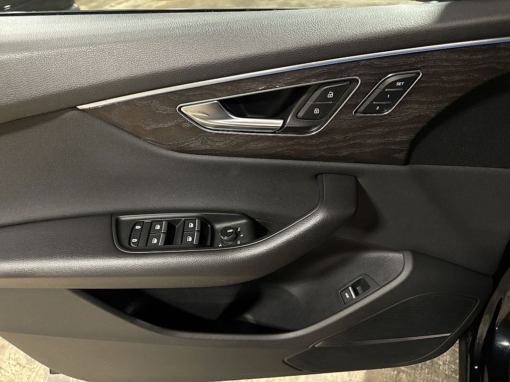 Thumbnail: 2020 Audi Q8 - 26