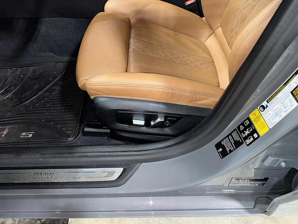 Thumbnail: 2021 BMW 5 Series - 27