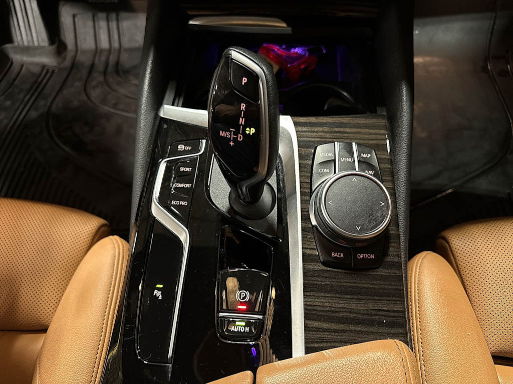 Thumbnail: 2021 BMW 5 Series - 12