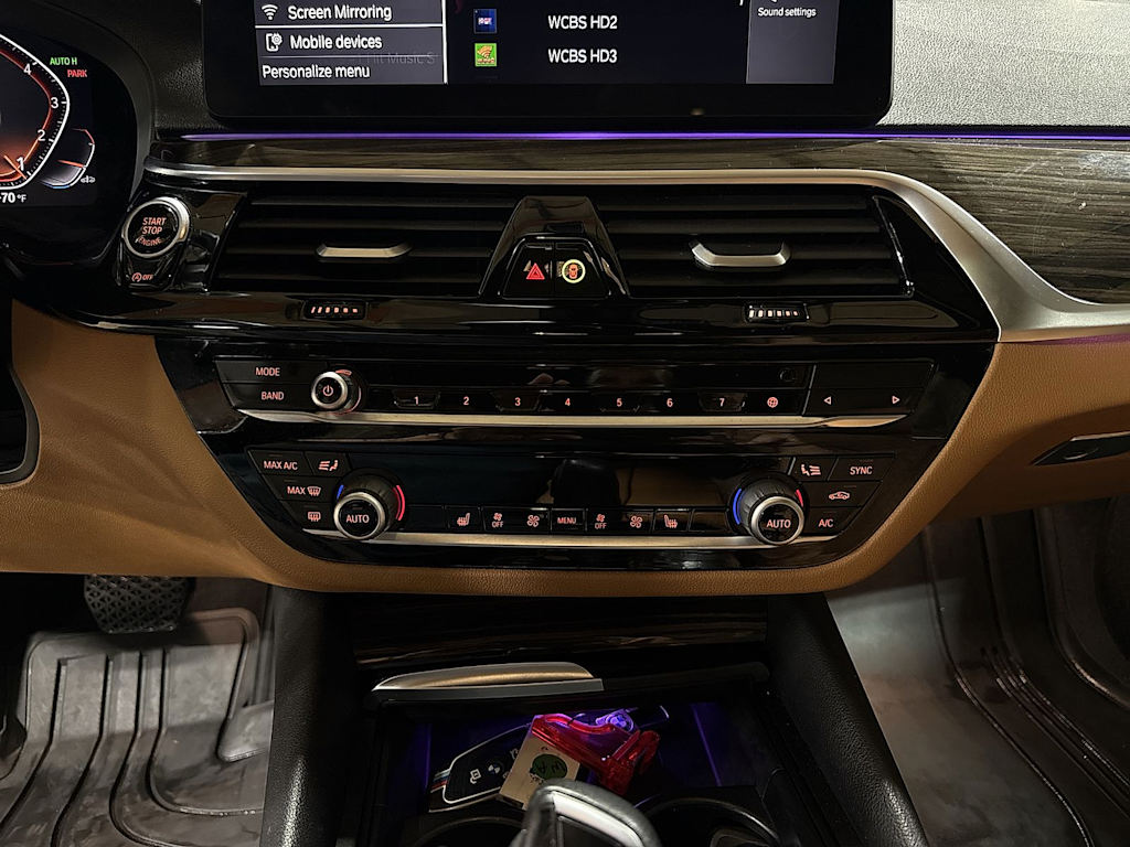 Thumbnail: 2021 BMW 5 Series - 25