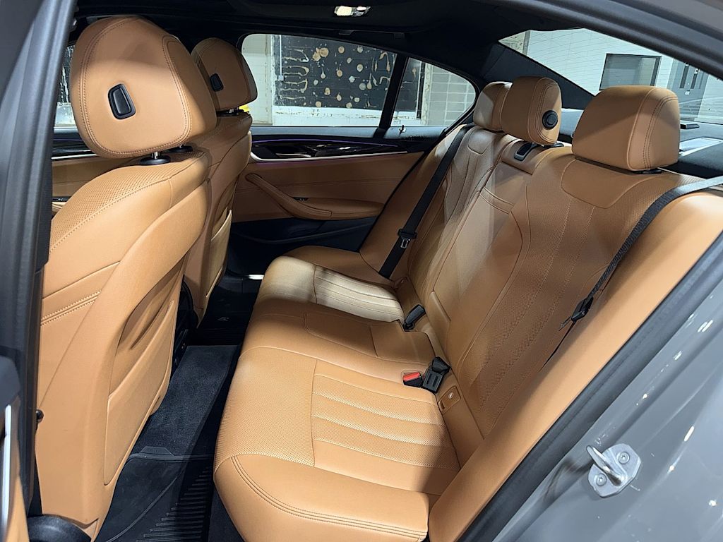 Thumbnail: 2021 BMW 5 Series - 10