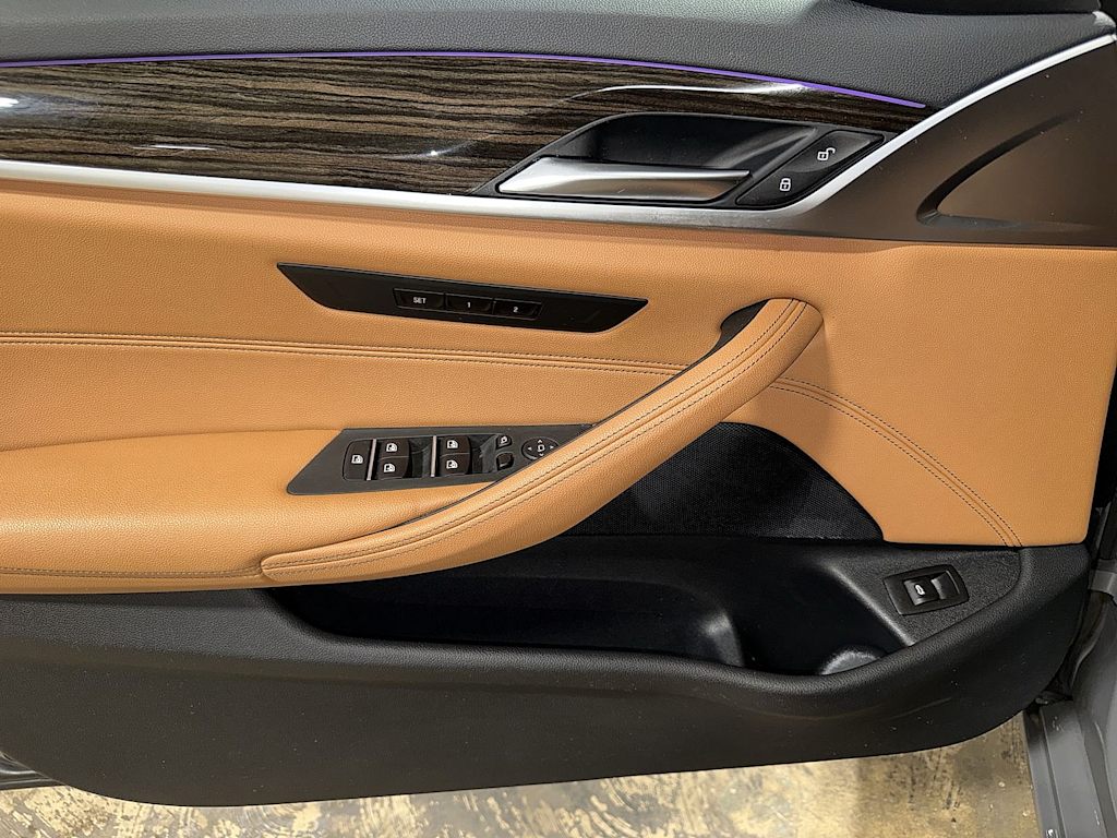 Thumbnail: 2021 BMW 5 Series - 26