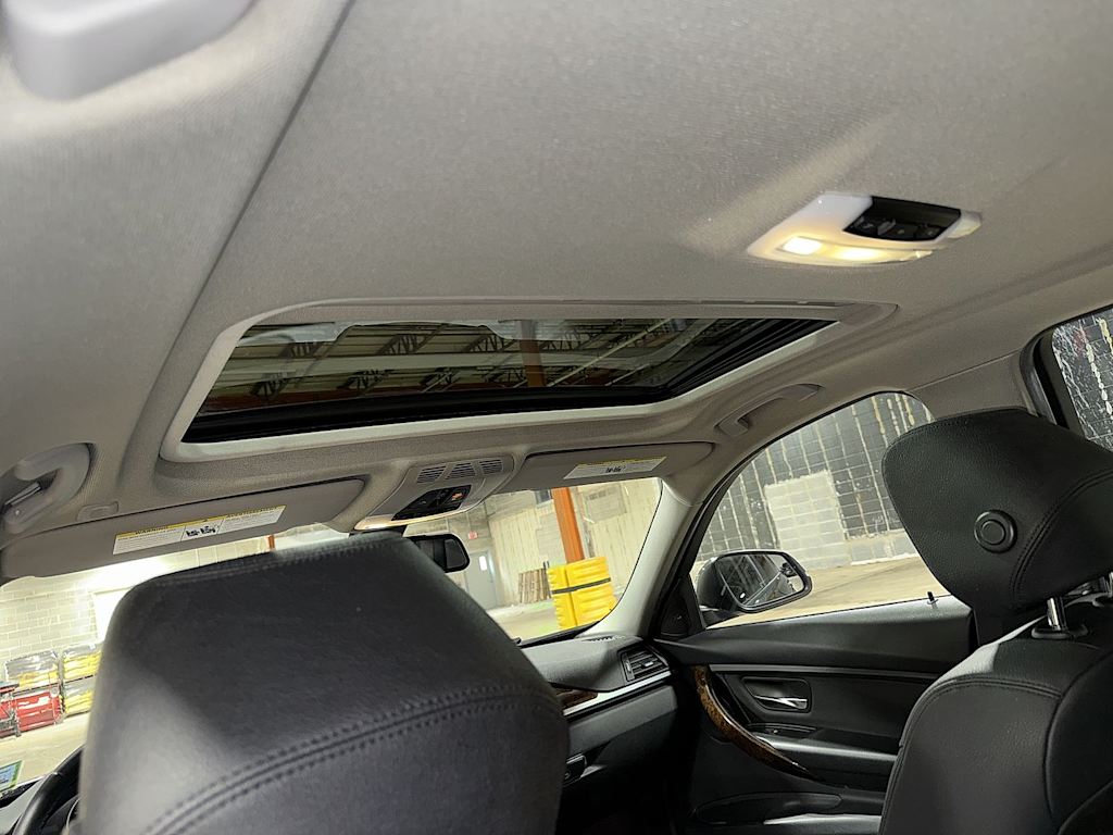 Thumbnail: 2015 BMW 3 Series - 28