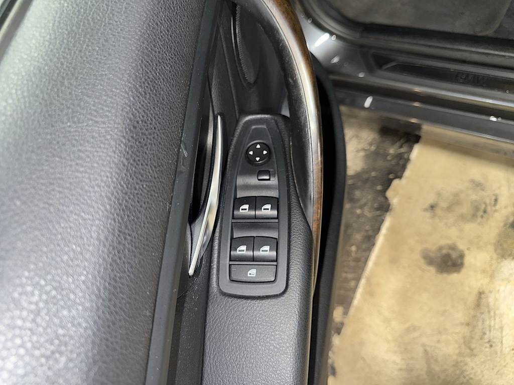 Thumbnail: 2015 BMW 3 Series - 26