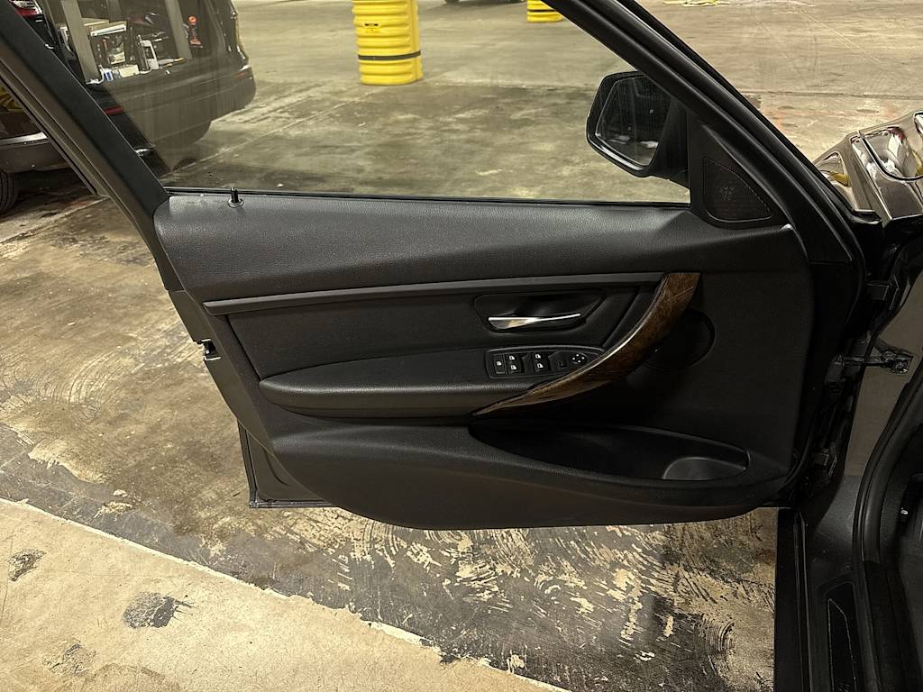 Thumbnail: 2015 BMW 3 Series - 32