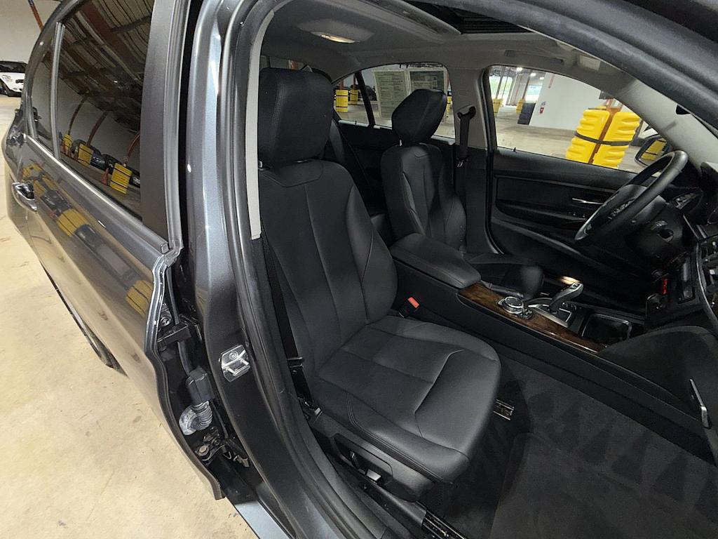 Thumbnail: 2015 BMW 3 Series - 10