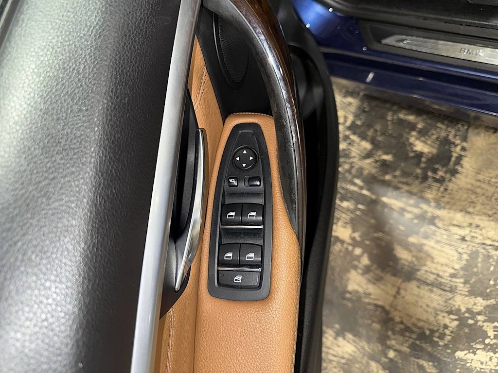 Thumbnail: 2018 BMW 3 Series - 26