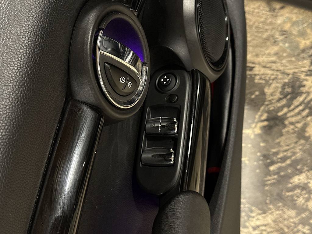 Thumbnail: 2019 MINI Cooper - 18